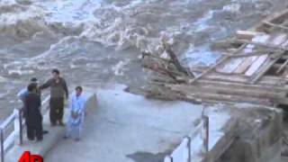 Raw Video Pakistan Flood Victims Evacuated [upl. by Demb]