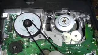 Mitsubishi HSU52 VCR stuck tape [upl. by Matias586]