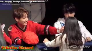 VIETSUB BTS Fansign  DNA  Jungkook quotTay bạn dễ thương thật đóquot [upl. by Adiene]