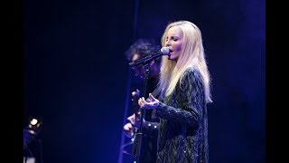 PATTY PRAVO quotE dimmi che non vuoi morirequot live in Milano  quotLa cambio io la vita chequot [upl. by Hnil]