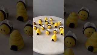 Fondant edible bumble bees edibleperfections customcakes customcaketoppers etsyorder [upl. by Won]