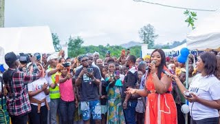 ROSELINE LAYO A MAN POUR UN CONCERT GRATUIT [upl. by Gellman197]