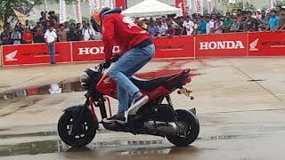 Honda navi scooter stunt Auto vision motor show 2018 [upl. by Qooraf]