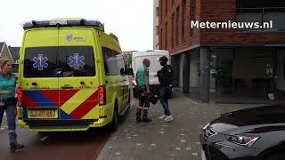 DSI haalt hulpbehoevende man uit woning Assen [upl. by Nevins39]