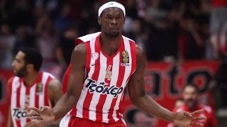 Το κάρφωμα του Πετγουει με την Μάλαγα  Petway dunk against Unicaja Malaga [upl. by Lletnom]