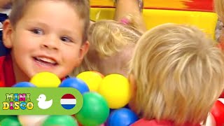 DEZE VUIST OP DEZE VUIST  FRAGMENT  Kinderliedjes  Kinderdagverblijf  Minidisco [upl. by Joao]