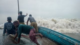 Dangerous Waves Fearless Fishermen A HighSeas Struggle [upl. by Eniron842]