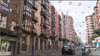 Una calle de Portugalete amanece cubierta de los colores del Athletic [upl. by Nahtam146]