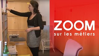 Employé  employée de commerce en agence de voyage  Zoom sur les métiers [upl. by Luaped424]