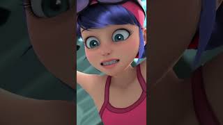 Tirarse a la piscina por amor ¡literalmente ❤️😳  LAS AVENTURAS DE LADYBUG  disneychannelES [upl. by Hilde]