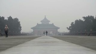 Chine noyés sous la pollution les Pékinois tentent de sadapter [upl. by Destinee]