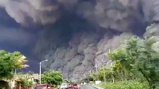 Pyroclastic Flow Volcán de Fuego Guatemala 040618 [upl. by Kyred94]