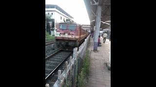 20968 Porbandar  Secunderabad SF Express passess through Dombivli station indianrailways [upl. by Ahserak841]