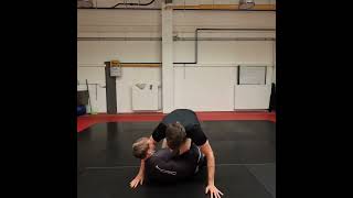 Kipping escape mount jiujitsutechnique bjj grappling mma [upl. by Adamsun]