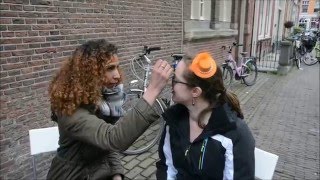 Koningsdag 2016 Leiden filmpje bezoek OV en burgemeester aan festiviteiten wwwleidseglibbernl [upl. by Zildjian564]