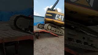 Excavator lifting at Lobate trendingshorts viralshorts automobile excavator [upl. by Naleag]