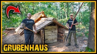 Grubenhaus  Neue Tür und Kronleuchter 😱  Bushcraft Camp Survival [upl. by Margalo687]