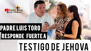 PADRE LUIS TORO Aclara DUDAS a una TESTIGO DE JEHOVÁ CONFUNDIDA 😱 EN PUBLICO [upl. by Fendig]