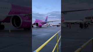 Wizz air at gatwick London 😁🇬🇧🏴󠁧󠁢󠁥󠁮󠁧󠁿 gatwickairport wizzair londonairport [upl. by Sharma953]