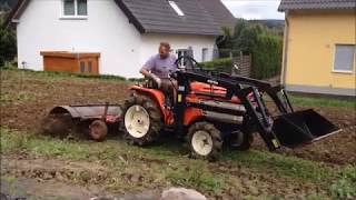 Kubota B1500 Allrad Traktor mit Frontlader mit Eberhardt Rotorkrümmler Bodenfräse 82017 [upl. by Amsa984]