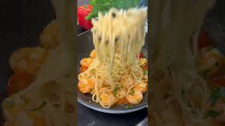 Einfache Garnelen Pasta ohne Creme😋😋 shortsvideo shorts [upl. by Knuth]