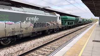 LOCOMOTORA 253041 RENFE MERCANCÍAS  TOLVAS DE BALASTO DE RENFE POR ARANJUEZ [upl. by Darej]