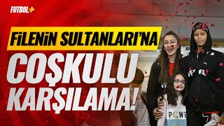 Filenin Sultanlarına coşkulu karşılama [upl. by Nonez315]