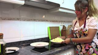 La tortilla de patatas Aprender español cocinando [upl. by Nuj]