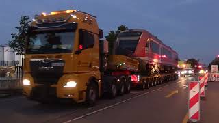 Schwertransport eines Regionalzugs zur Feuerwehrschule in Lappersdorf [upl. by Arsi961]