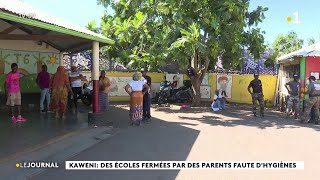 Kaweni  des écoles fermées par des parents faute dhygiène [upl. by Hestia674]