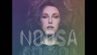 Noosa – Walk on By Subtitulada al Español [upl. by Nnairahs]