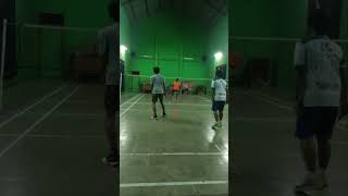 Saling adu pukulan silang di depan net badminton badmintonlovers viralvideo viralshorts [upl. by Oiraved]