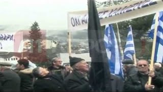 Gjirokastër minoritarët protestë përpara konsullatës greke [upl. by Jacinto]