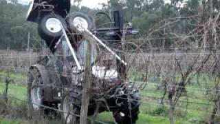 Langlois Vine Stripper with optional Feeder Rods  TATURA ENGINEERING  0408241998 [upl. by Niwre857]