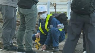 JR函館線脱線事故 貨物列車20両のうち５両が脱線し特急が終日運休 現場付近ではレールの損傷も…復旧の見込み立たずバス代行運転へ [upl. by Sug]