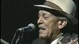 Compay Segundo y sus Muchachos  Es Mejor Vivir Así  Heineken Concerts São Paulo  1999 [upl. by Wooster126]