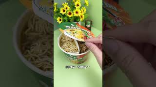 Make your own Yuanyang instant noodles and eat them The magical way to eat instant noodles Yuan [upl. by Saturday]