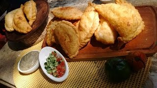 Empanadas bolivianas fritas y de pollo y árabes a la parrilla [upl. by Goldi678]