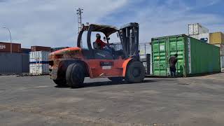 WowSopir Forklift Skill Dewa Angkat Kontainer Cepet Banget Nih [upl. by Tuddor]