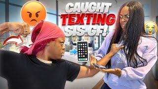 ACCIDENTALLY SCREEN MIRRORING MY MESSAGES WITH MY SISTER EX GIRLFRIEND PRANK HILARIOUS [upl. by Yrag]