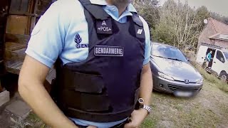 HUISSIER et GENDARMES VS droit de propriété dun être humain [upl. by Sisak]