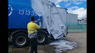 Cleanaway Truck Demonstration Clean – Nerta Active Diamond [upl. by Ttevy]