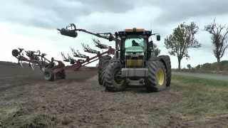 Ploughing in 2015 with a John Deere 7215R and 7 furrow Kverneland plow outside Rome in October 201 [upl. by Treblah]