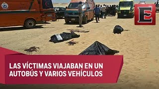 Hombres armados matan a 28 cristianos en Egipto [upl. by Htebizile849]