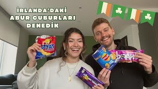 İRLANDADAKİ EN MEŞHUR ABUR CUBURLARI DENEDİK İrlanda Atıştırmalıklarına Tepki [upl. by Ahsuas719]