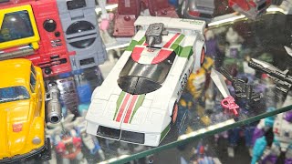 Transformers legacy United Origins Wheeljack [upl. by Ynnavoeg]