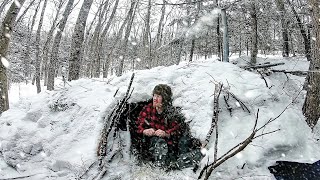 Bushcraft WINTER CAMPING Alone Build WARM SNOW Shelter WOODSTOVE Inside SNOWFALL amp Cowboy Steak ASMR [upl. by Enovahs]