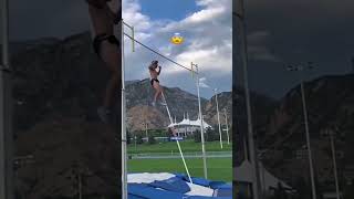 Increíble salto con Garrocha shorts [upl. by Aleydis713]