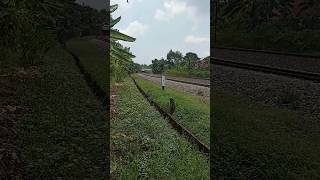 Kereta Api Bangun karta masuk stasiun Pwt keretaapi vidioshortviral jhoniBCPWT [upl. by Inafetse]