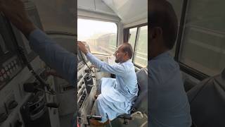 ZCU30 departure whistle  Shalimar Express pakrailroads railway pakrails train travel [upl. by Granville624]